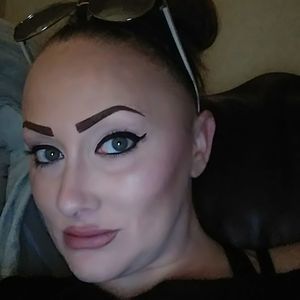 Meet your Posher, Crystal